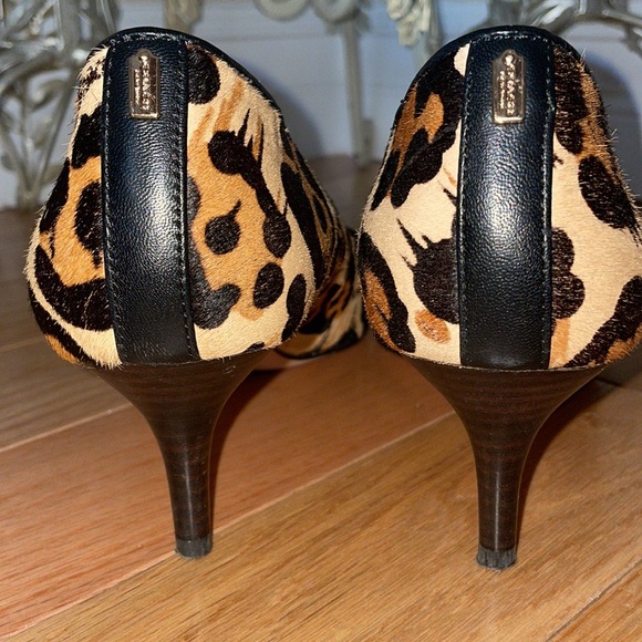 Coach pump - Picture 2 of 6